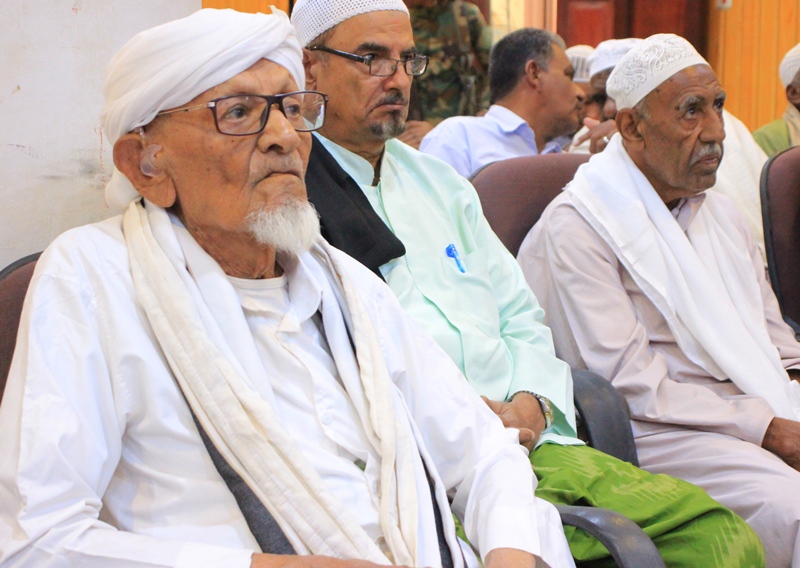 تدشين الندوة العلمية بمدينة سيئون تحت عنوان "قراءات في ديوان راح النفوس" للشاعر سالم بن عبدالقادر العيدروس تدشين الندوة العلمية بمدينة سيئون تحت عنوان "قراءات في ديوان راح النفوس" للشاعر سالم بن عبدالقادر العيدروس