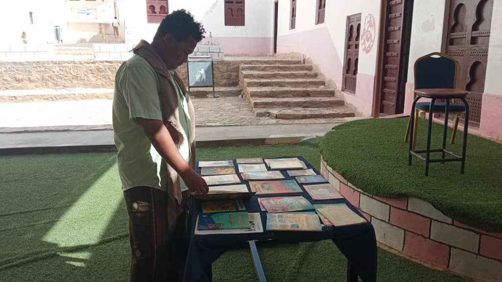 شبام / مدرسة عبدالله بن سميط تنظم معرض الكتاب الاول "شاهد الصور" شبام / مدرسة عبدالله بن سميط تنظم معرض الكتاب الاول "شاهد الصور"