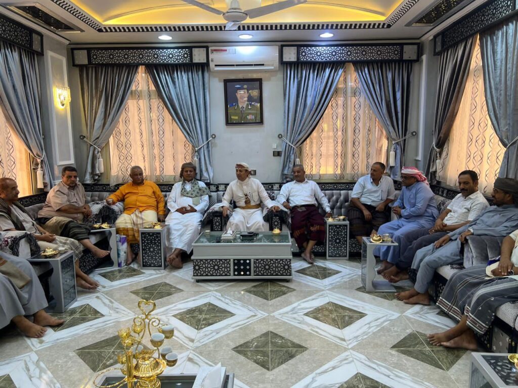 اللجنه الوزارية في ضيافة اللواء عبدالماجد العامري بقصره العامر في مدينة تاربه م/ سيئون اللجنه الوزارية في ضيافة اللواء عبدالماجد العامري بقصره العامر في مدينة تاربه م/ سيئون