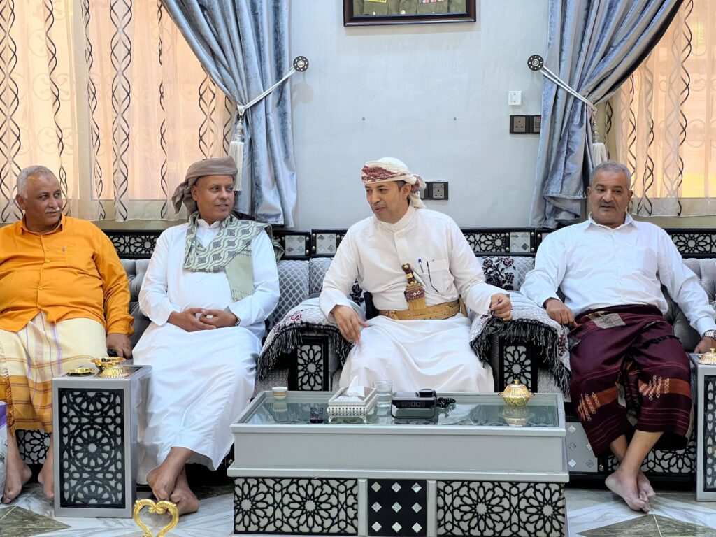 اللجنه الوزارية في ضيافة اللواء عبدالماجد العامري بقصره العامر في مدينة تاربه م/ سيئون اللجنه الوزارية في ضيافة اللواء عبدالماجد العامري بقصره العامر في مدينة تاربه م/ سيئون