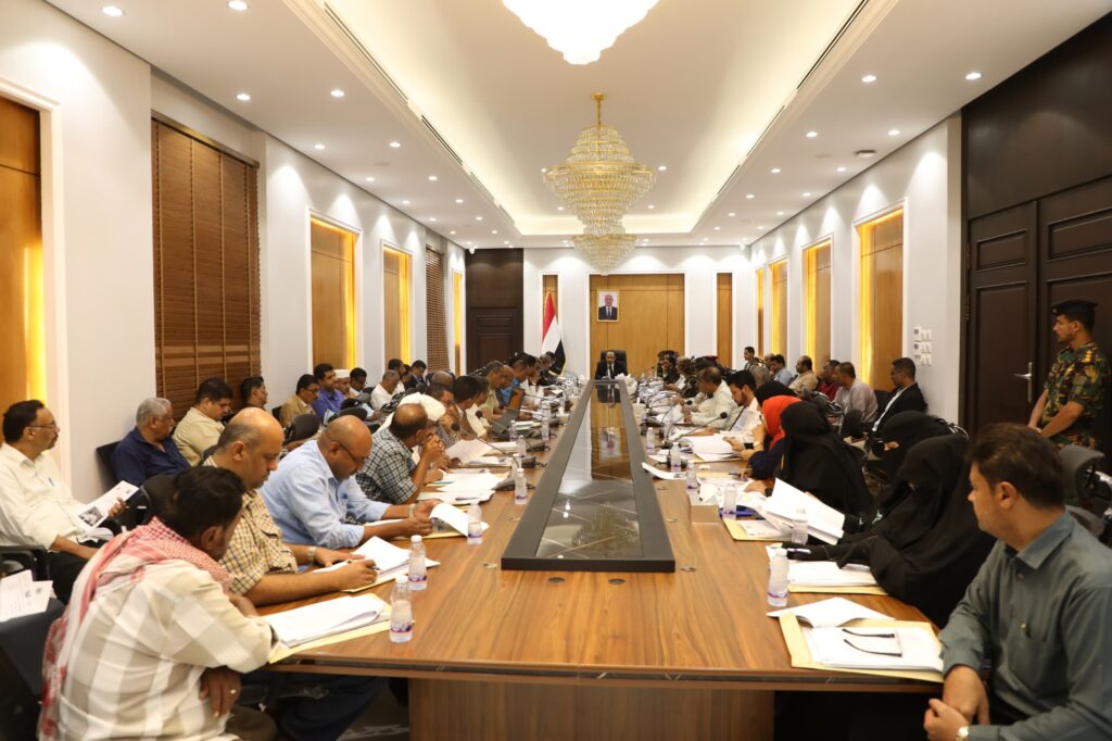 محافظ حضرموت يرأس اجتماعًا المكتب التنفيذي بالمحافظة محافظ حضرموت يرأس اجتماعًا المكتب التنفيذي بالمحافظة