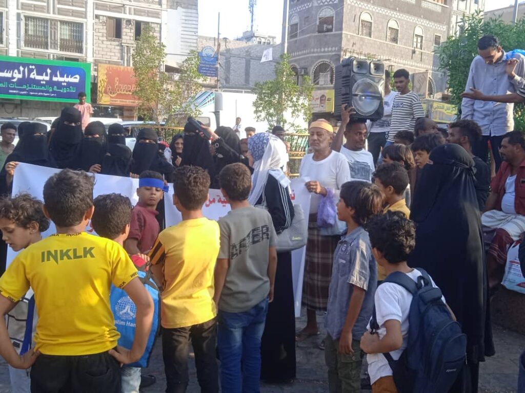 اليوم تصعيد والجمعة غضب .. قطاع المرأة بمجلس الحراك الثوري في عدن يطلق مسيرة حاشدة تنديدا بالغلاء وإرتفاع الأسعار اليوم تصعيد والجمعة غضب .. قطاع المرأة بمجلس الحراك الثوري في عدن يطلق مسيرة حاشدة تنديدا بالغلاء وإرتفاع الأسعار