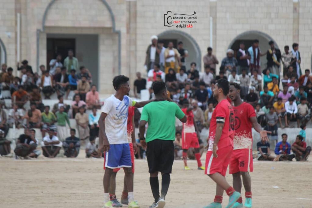 حضرموت : القادسية يتوج بطلاً لكأس دوري فقـداء نادي الريدة الشرقية على حساب الشباب حضاتهم "شاهد الصور" حضرموت : القادسية يتوج بطلاً لكأس دوري فقـداء نادي الريدة الشرقية على حساب الشباب حضاتهم "شاهد الصور"