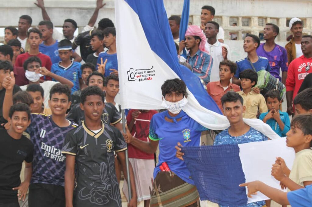 حضرموت : القادسية يتوج بطلاً لكأس دوري فقـداء نادي الريدة الشرقية على حساب الشباب حضاتهم "شاهد الصور" حضرموت : القادسية يتوج بطلاً لكأس دوري فقـداء نادي الريدة الشرقية على حساب الشباب حضاتهم "شاهد الصور"