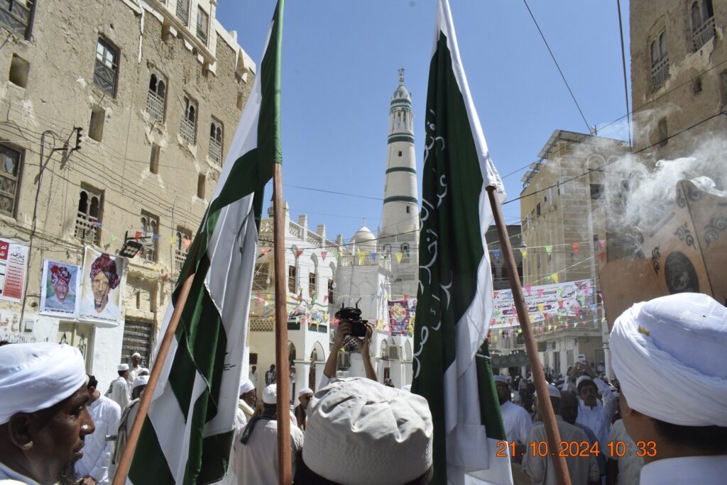 سيئون تشهد موكب تكريم العلم والعلماء تزامنا بالاحتفاء بالذكرى الثالثة عشر بعد المائة لحولية الامام علي الحبشي "شاهد الصور" سيئون تشهد موكب تكريم العلم والعلماء تزامنا بالاحتفاء بالذكرى الثالثة عشر بعد المائة لحولية الامام علي الحبشي "شاهد الصور"