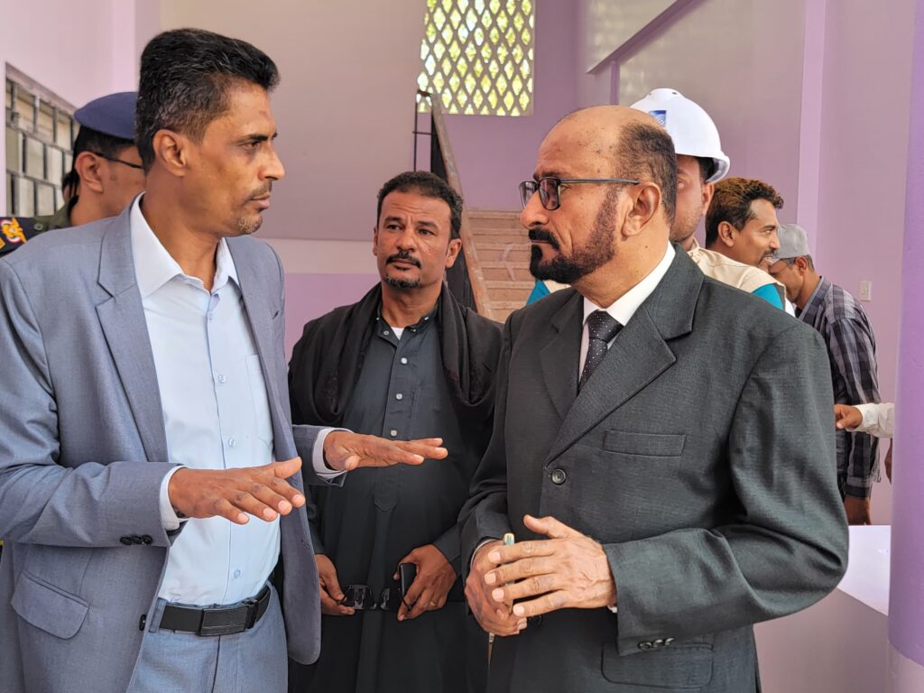 مدير عام شبام ووكيل قطاع المشاريع والتجهيزات بوزارة التربية والتعليم يتفقدان سير أعمال الترميم والصيانة في مدرسة السيدة عائشة للبنات بالمديرية مدير عام شبام ووكيل قطاع المشاريع والتجهيزات بوزارة التربية والتعليم يتفقدان سير أعمال الترميم والصيانة في مدرسة السيدة عائشة للبنات بالمديرية