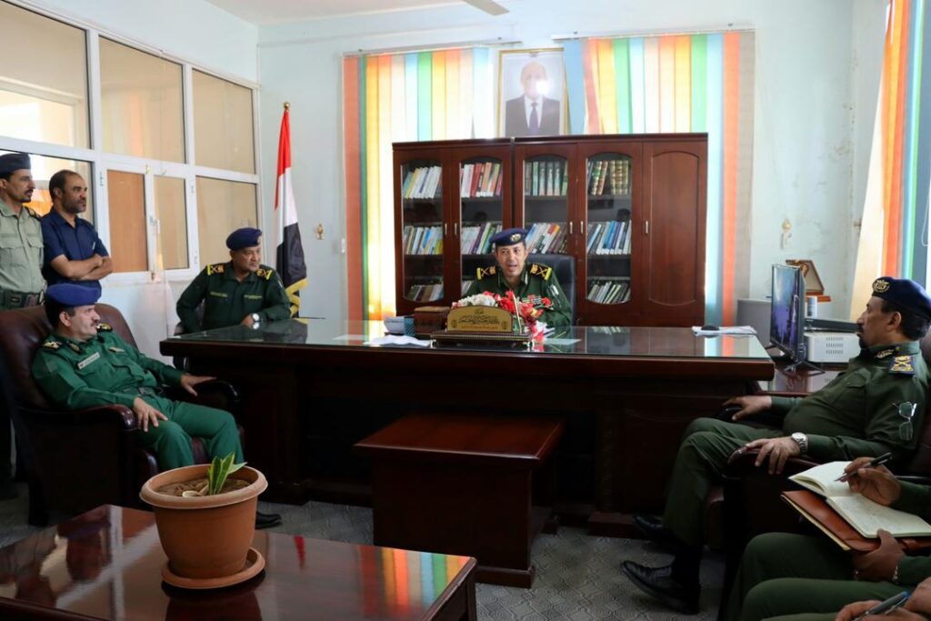 وكيل وزارة الداخلية اللواء العامري يطلع على مستوى سير العمل بمصالح الهجرةوالجوازات والأحوال المدنية بالروضه والتأهيل والإصلاح بمأرب وكيل وزارة الداخلية اللواء العامري يطلع على مستوى سير العمل بمصالح الهجرةوالجوازات والأحوال المدنية بالروضه والتأهيل والإصلاح بمأرب