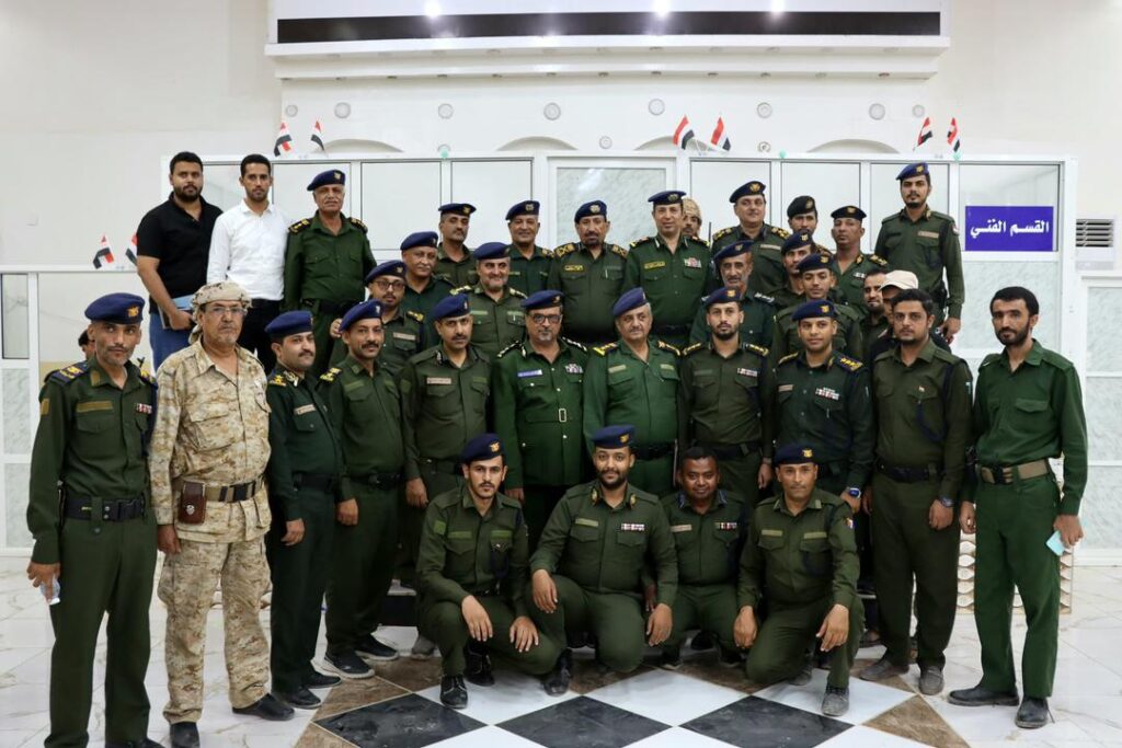 وكيل وزارة الداخلية اللواء العامري يطلع على مستوى سير العمل بمصالح الهجرةوالجوازات والأحوال المدنية بالروضه والتأهيل والإصلاح بمأرب وكيل وزارة الداخلية اللواء العامري يطلع على مستوى سير العمل بمصالح الهجرةوالجوازات والأحوال المدنية بالروضه والتأهيل والإصلاح بمأرب