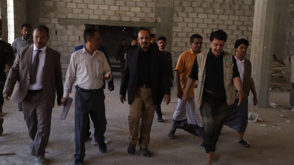 محافظ حضرموت يتفقد الأعمال الجارية في المرحلة الثالثة لمشروع المستشفى التخصصي لأمراض وجراحة القلب بسيئون محافظ حضرموت يتفقد الأعمال الجارية في المرحلة الثالثة لمشروع المستشفى التخصصي لأمراض وجراحة القلب بسيئون