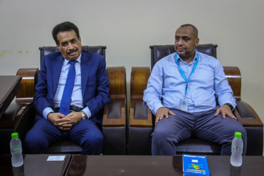 السفير بلفقيه يلتقي نائب الممثل المقيم لمنظمة اليونيسيف باليمن الذي يزور حضرموت حاليا السفير بلفقيه يلتقي نائب الممثل المقيم لمنظمة اليونيسيف باليمن الذي يزور حضرموت حاليا