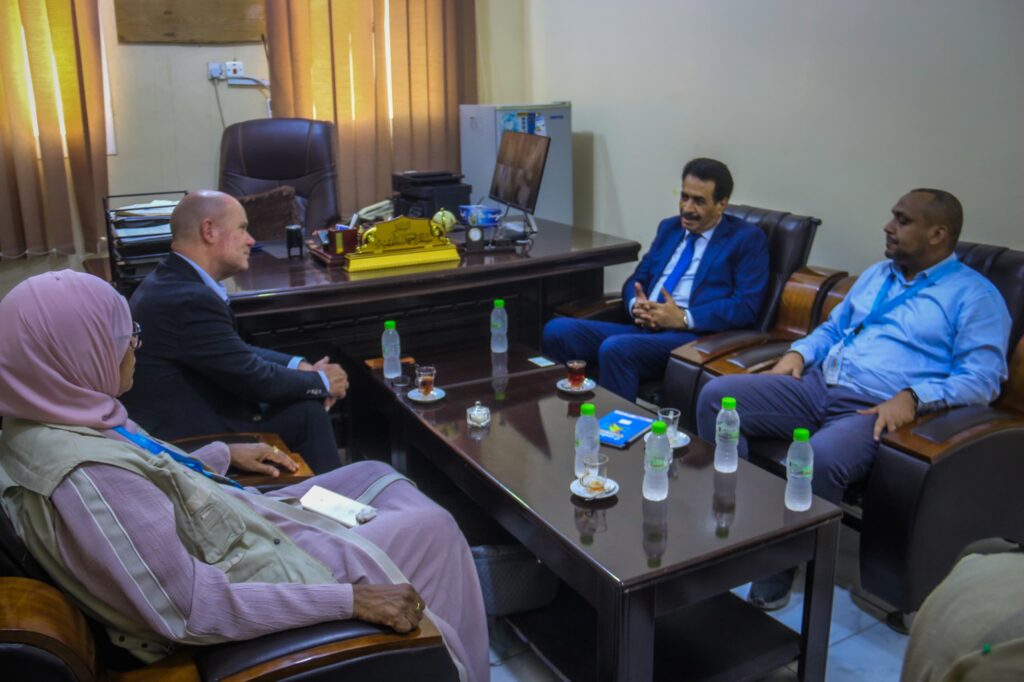 السفير بلفقيه يلتقي نائب الممثل المقيم لمنظمة اليونيسيف باليمن الذي يزور حضرموت حاليا السفير بلفقيه يلتقي نائب الممثل المقيم لمنظمة اليونيسيف باليمن الذي يزور حضرموت حاليا