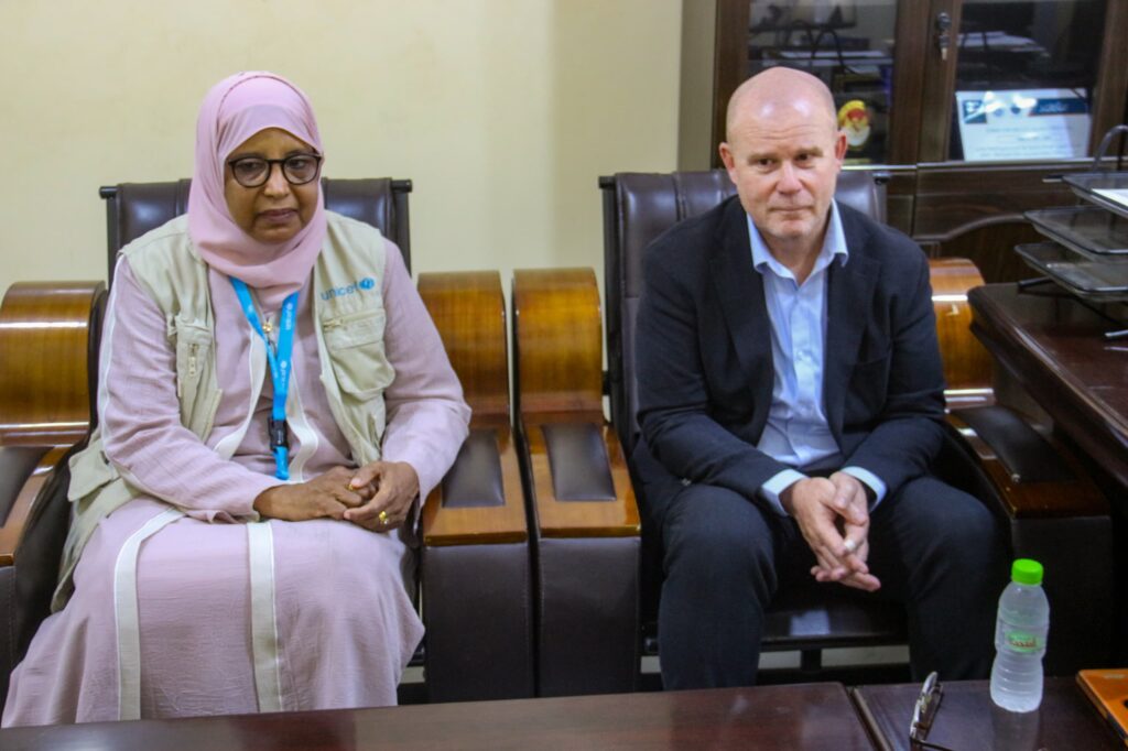 السفير بلفقيه يلتقي نائب الممثل المقيم لمنظمة اليونيسيف باليمن الذي يزور حضرموت حاليا السفير بلفقيه يلتقي نائب الممثل المقيم لمنظمة اليونيسيف باليمن الذي يزور حضرموت حاليا