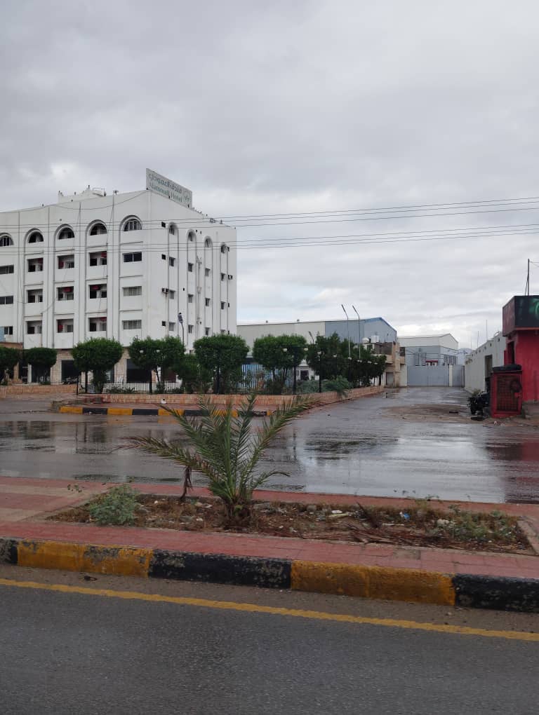 امطار مستمرة على منطقة فوة غربي المكلا وانباء عن تدفق سيول من عدد من الاودية "شاهد الصور" امطار مستمرة على منطقة فوة غربي المكلا وانباء عن تدفق سيول من عدد من الاودية "شاهد الصور"