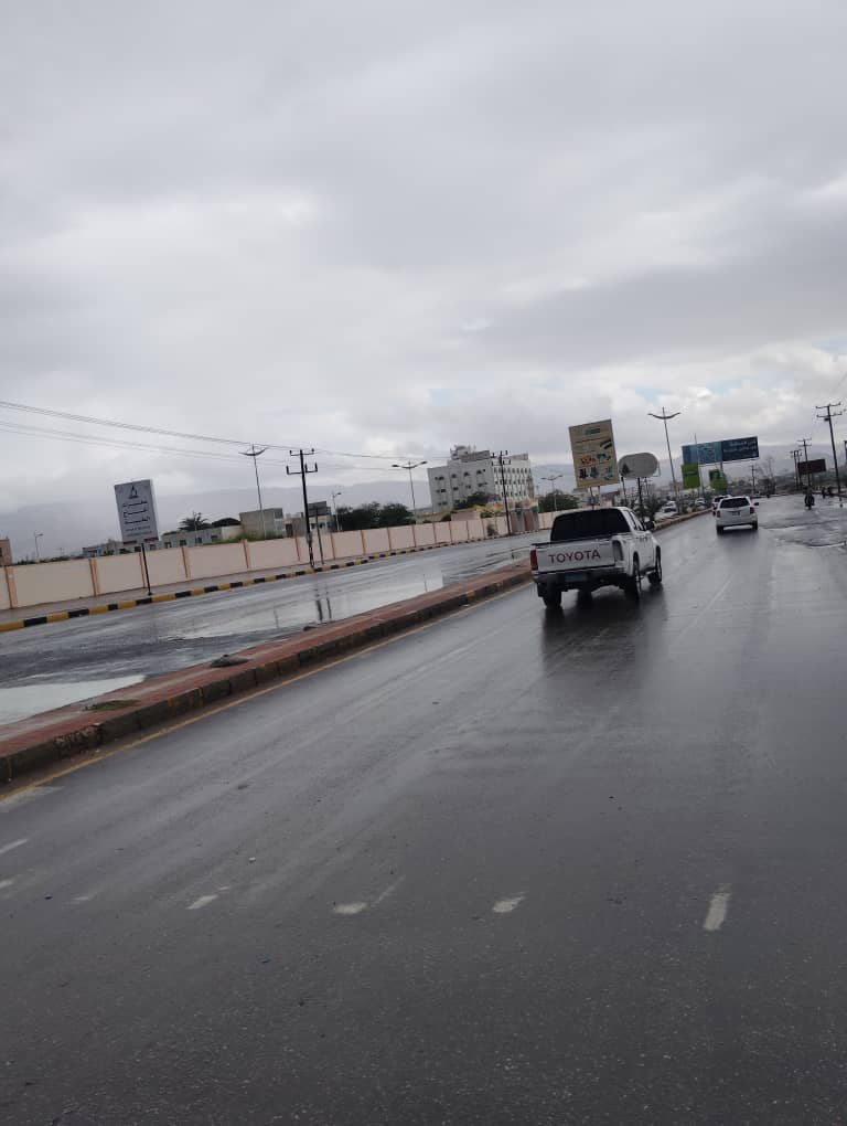 امطار مستمرة على منطقة فوة غربي المكلا وانباء عن تدفق سيول من عدد من الاودية "شاهد الصور" امطار مستمرة على منطقة فوة غربي المكلا وانباء عن تدفق سيول من عدد من الاودية "شاهد الصور"