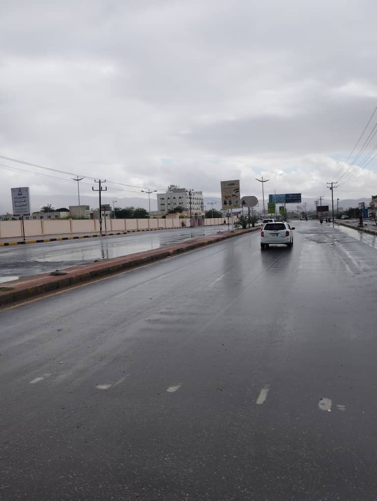 امطار مستمرة على منطقة فوة غربي المكلا وانباء عن تدفق سيول من عدد من الاودية "شاهد الصور" امطار مستمرة على منطقة فوة غربي المكلا وانباء عن تدفق سيول من عدد من الاودية "شاهد الصور"