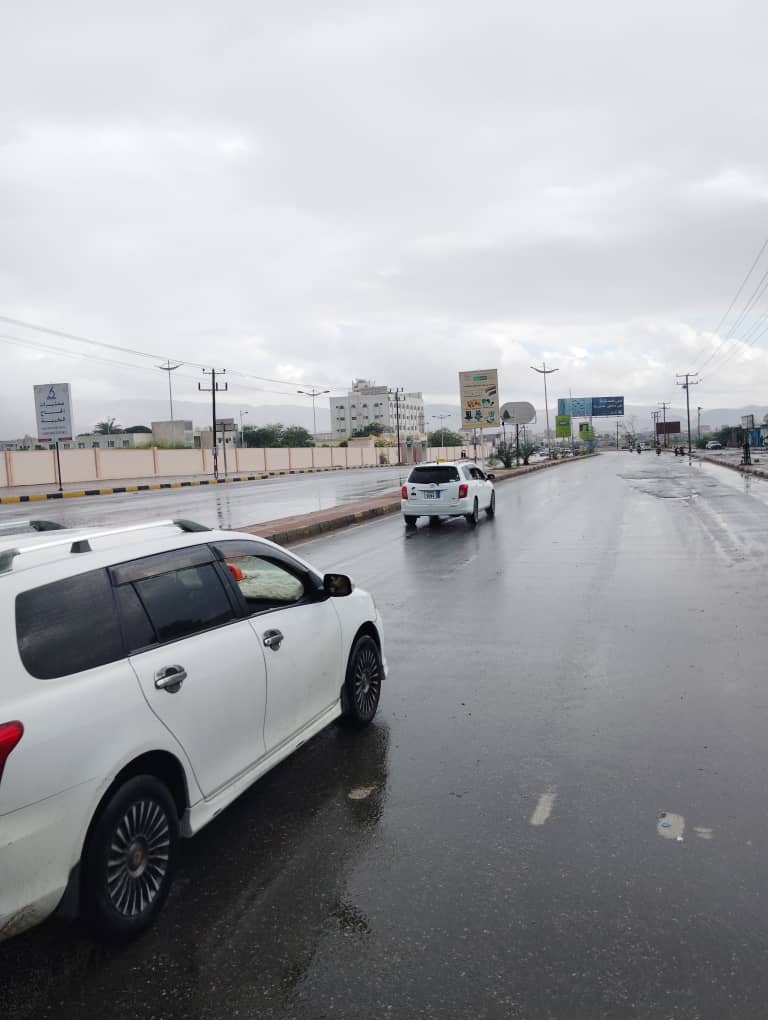 امطار مستمرة على منطقة فوة غربي المكلا وانباء عن تدفق سيول من عدد من الاودية "شاهد الصور" امطار مستمرة على منطقة فوة غربي المكلا وانباء عن تدفق سيول من عدد من الاودية "شاهد الصور"