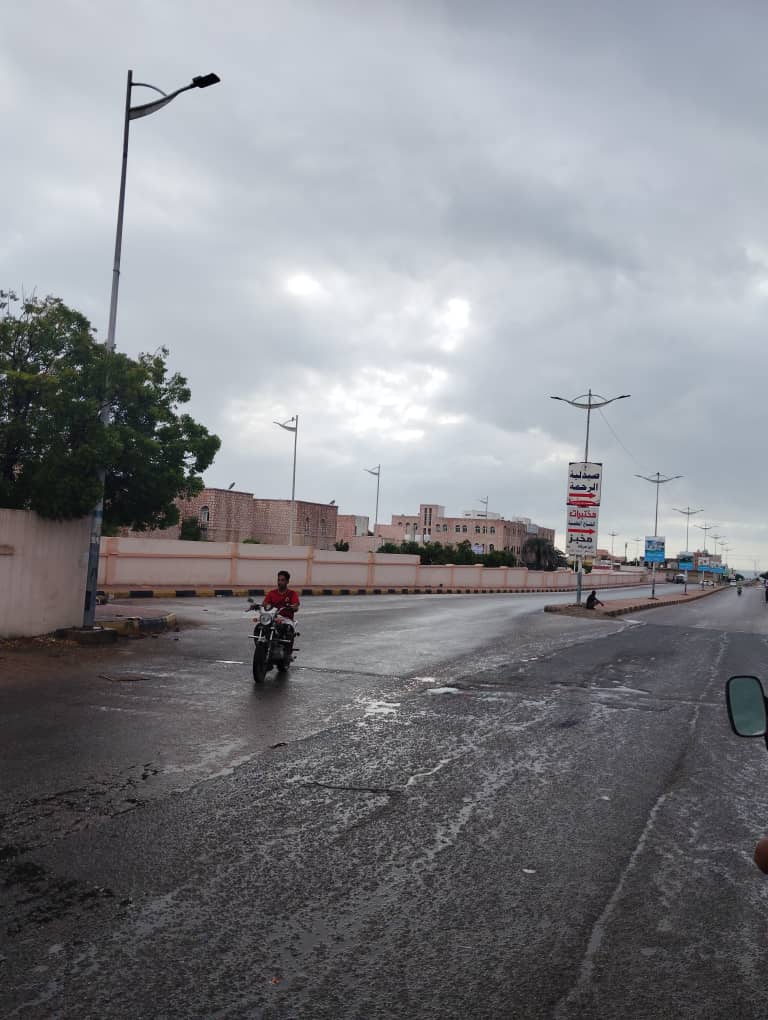 امطار مستمرة على منطقة فوة غربي المكلا وانباء عن تدفق سيول من عدد من الاودية "شاهد الصور" امطار مستمرة على منطقة فوة غربي المكلا وانباء عن تدفق سيول من عدد من الاودية "شاهد الصور"