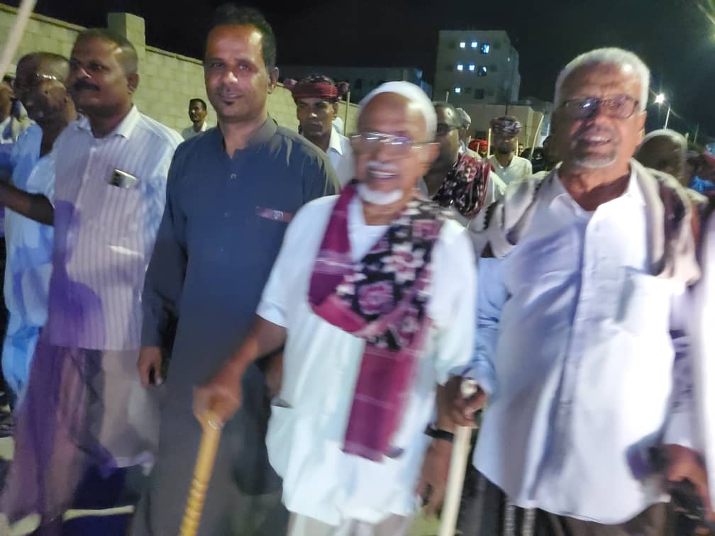 تحمل شعار "يدا بيد .. بن ماضي محافظنا إلى الأبد" .. مسيرة مسائية في سيئون تبادل الوفاء بالوفاء لمحافظ حضرموت مبخوت بن ماضي تحمل شعار "يدا بيد .. بن ماضي محافظنا إلى الأبد" .. مسيرة مسائية في سيئون تبادل الوفاء بالوفاء لمحافظ حضرموت مبخوت بن ماضي