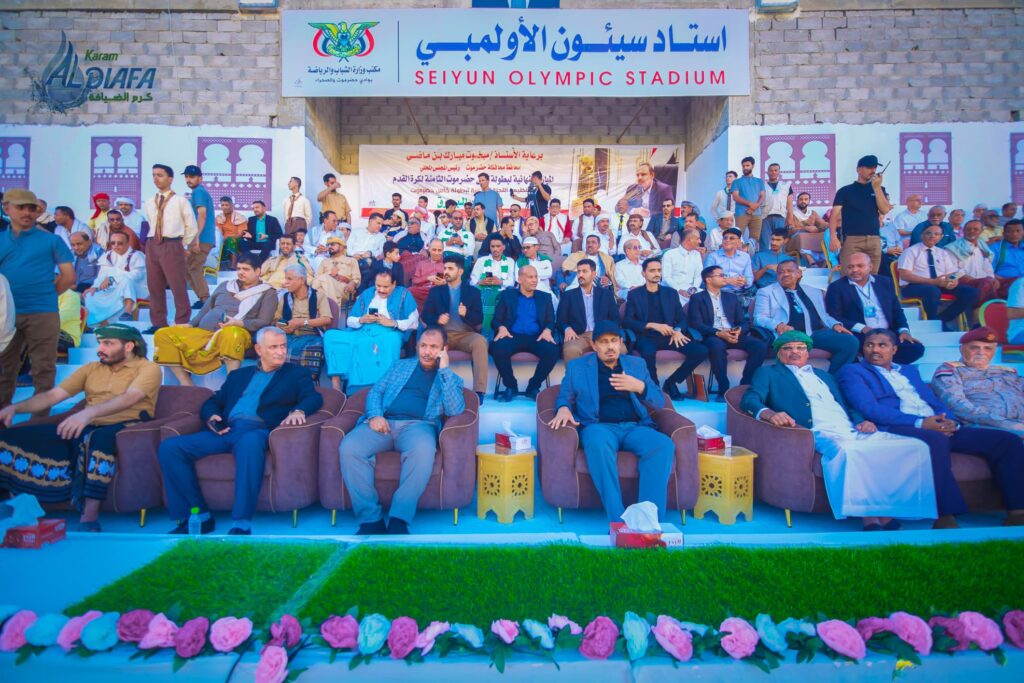 وسط حضور أكثر من 50 ألف متفرج في ظل الأجواء الحارة وفي عرس حضرموت الكروي الأكبر تبرز جليةً مساهمة مؤسسة مضمون للتجارة والاستيراد- وكلاء شركة مياه كرم الضيافة! وسط حضور أكثر من 50 ألف متفرج في ظل الأجواء الحارة وفي عرس حضرموت الكروي الأكبر تبرز جليةً مساهمة مؤسسة مضمون للتجارة والاستيراد- وكلاء شركة مياه كرم الضيافة!