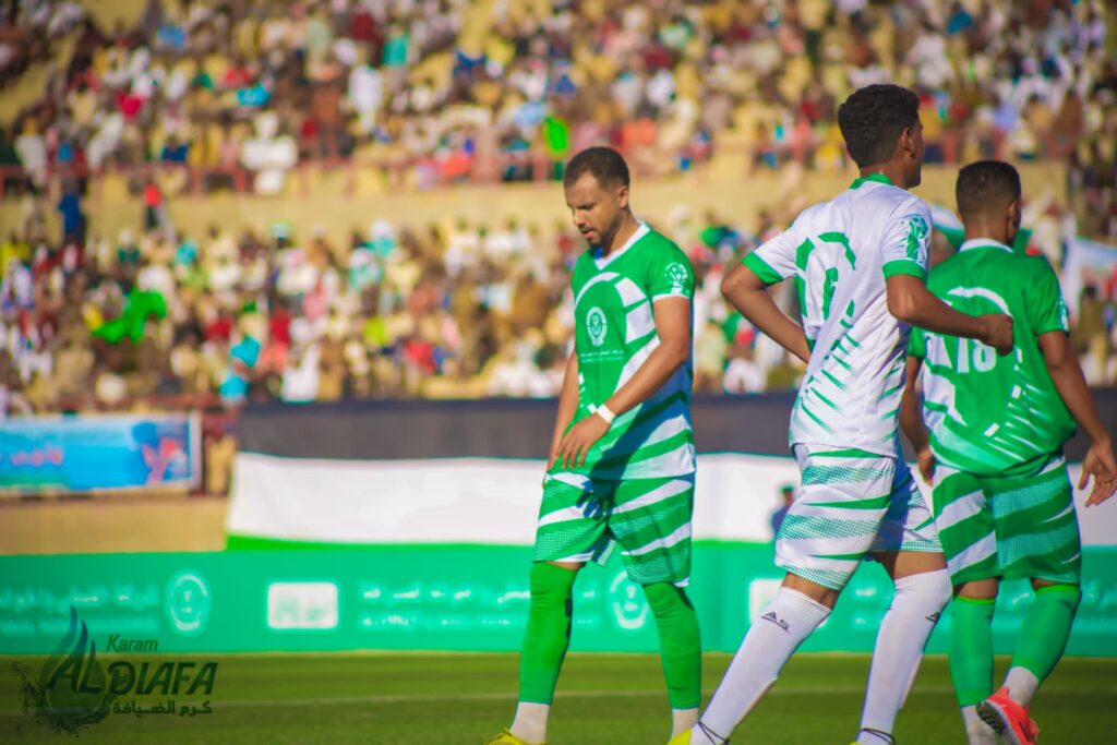 وسط حضور أكثر من 50 ألف متفرج في ظل الأجواء الحارة وفي عرس حضرموت الكروي الأكبر تبرز جليةً مساهمة مؤسسة مضمون للتجارة والاستيراد- وكلاء شركة مياه كرم الضيافة! وسط حضور أكثر من 50 ألف متفرج في ظل الأجواء الحارة وفي عرس حضرموت الكروي الأكبر تبرز جليةً مساهمة مؤسسة مضمون للتجارة والاستيراد- وكلاء شركة مياه كرم الضيافة!