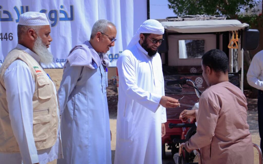 مؤسسة وادي حضرموت الخيرية تدشن مشروع توزيع عربات (التكتك) لذوي الاحتياجات الخاصة "صور" مؤسسة وادي حضرموت الخيرية تدشن مشروع توزيع عربات (التكتك) لذوي الاحتياجات الخاصة "صور"