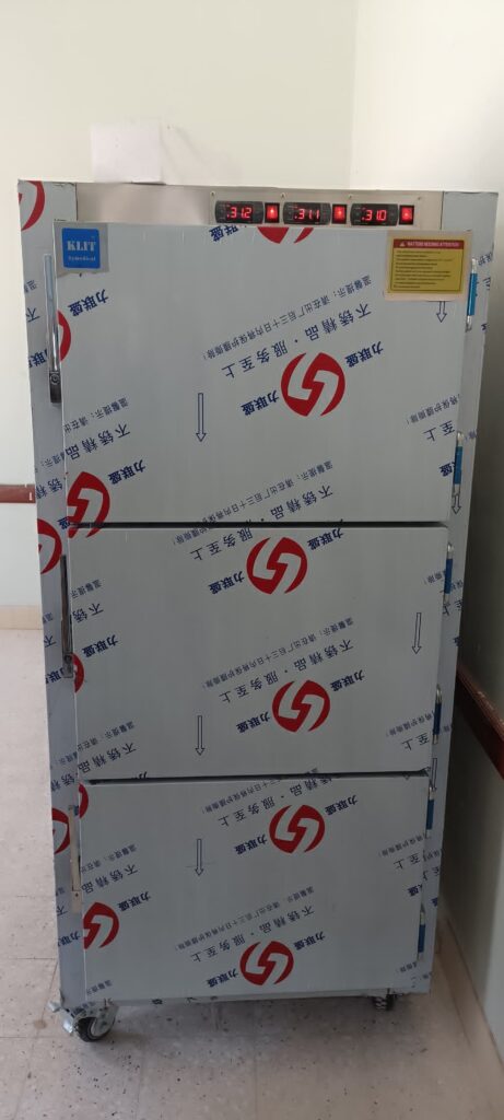 بتمويل من فاعل خير رفد المركز الصحي بمديرية رخية بثلاجة لحفظ جثث الموتى بتمويل من فاعل خير رفد المركز الصحي بمديرية رخية بثلاجة لحفظ جثث الموتى