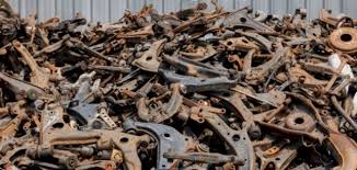 تصدير الخردة وتهريب العملة أوصل الشعب اليمني إلى حافة الفقر تصدير الخردة وتهريب العملة أوصل الشعب اليمني إلى حافة الفقر