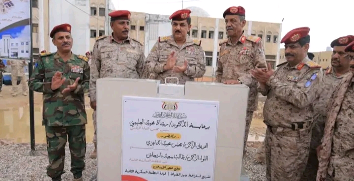وزير الدفاع يعقد اجتماعاً موسعاً بقيادة المنطقة الثانية ويفتتح مبنى المحكمة والنيابة العسكرية وزير الدفاع يعقد اجتماعاً موسعاً بقيادة المنطقة الثانية ويفتتح مبنى المحكمة والنيابة العسكرية