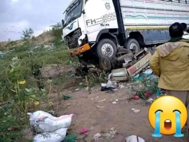 في حادث مروع ومؤلم .. شاحنة تدهس سيارة وتحطمها بالكامل ووفاة كافة الركاب (شاهد الصور) في حادث مروع ومؤلم .. شاحنة تدهس سيارة وتحطمها بالكامل ووفاة كافة الركاب (شاهد الصور)