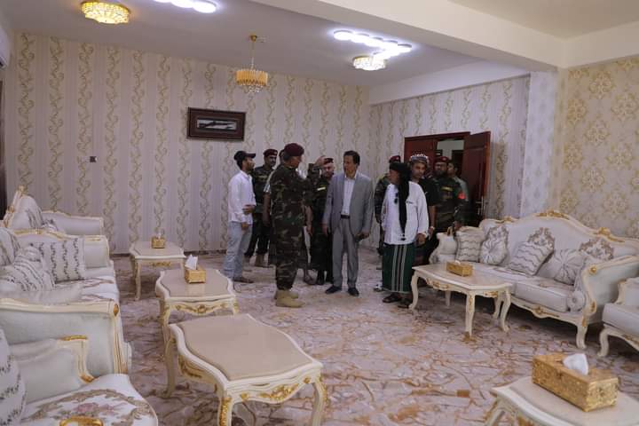 محافظ المهرة يطلع على جاهزية القصر الجمهوري بالعاصمة الغيضة محافظ المهرة يطلع على جاهزية القصر الجمهوري بالعاصمة الغيضة