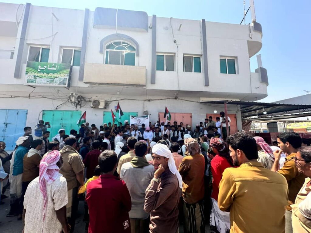 ملتقى المدد والنصرة ينظم وقفة تضامنية مع الشعب الفلسطيني في عددا من مديريات ساحل حضرموت ملتقى المدد والنصرة ينظم وقفة تضامنية مع الشعب الفلسطيني في عددا من مديريات ساحل حضرموت