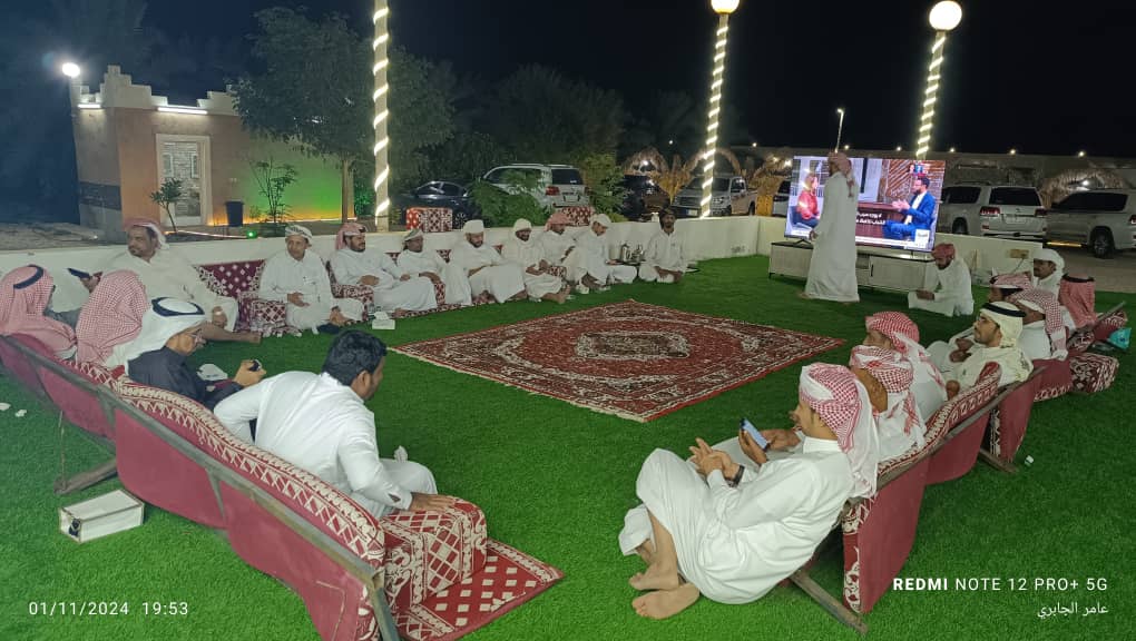 الصحفي الجابري في ضيافة الشيخ سعيد بن عساله في قصره العامر بمدينة الدمام الصحفي الجابري في ضيافة الشيخ سعيد بن عساله في قصره العامر بمدينة الدمام
