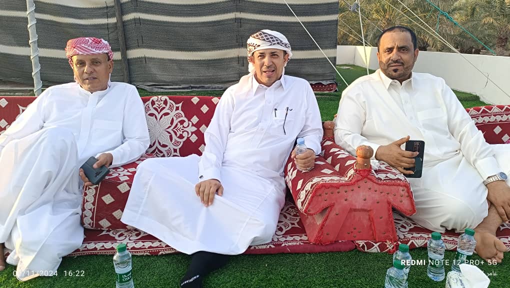 الصحفي الجابري في ضيافة الشيخ سعيد بن عساله في قصره العامر بمدينة الدمام الصحفي الجابري في ضيافة الشيخ سعيد بن عساله في قصره العامر بمدينة الدمام