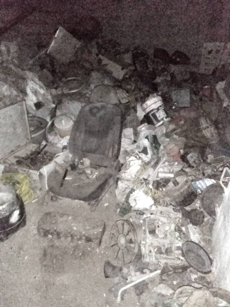 مبالغ ضخمة تفقدها اليمن شهرياً من العملة الصعبة بسبب تهريب الخردة…. مبالغ ضخمة تفقدها اليمن شهرياً من العملة الصعبة بسبب تهريب الخردة….