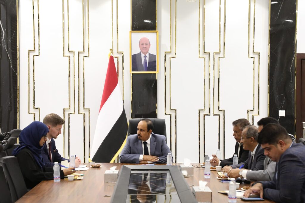 محافظ حضرموت يضع أمام مستشار المبعوث الخاص للأمين العام للأمم المتحدة لليمن أهمية التدخل لإنقاذ الوضع الاقتصادي والتمثيل اللائق لحضرموت في العملية السياسية محافظ حضرموت يضع أمام مستشار المبعوث الخاص للأمين العام للأمم المتحدة لليمن أهمية التدخل لإنقاذ الوضع الاقتصادي والتمثيل اللائق لحضرموت في العملية السياسية