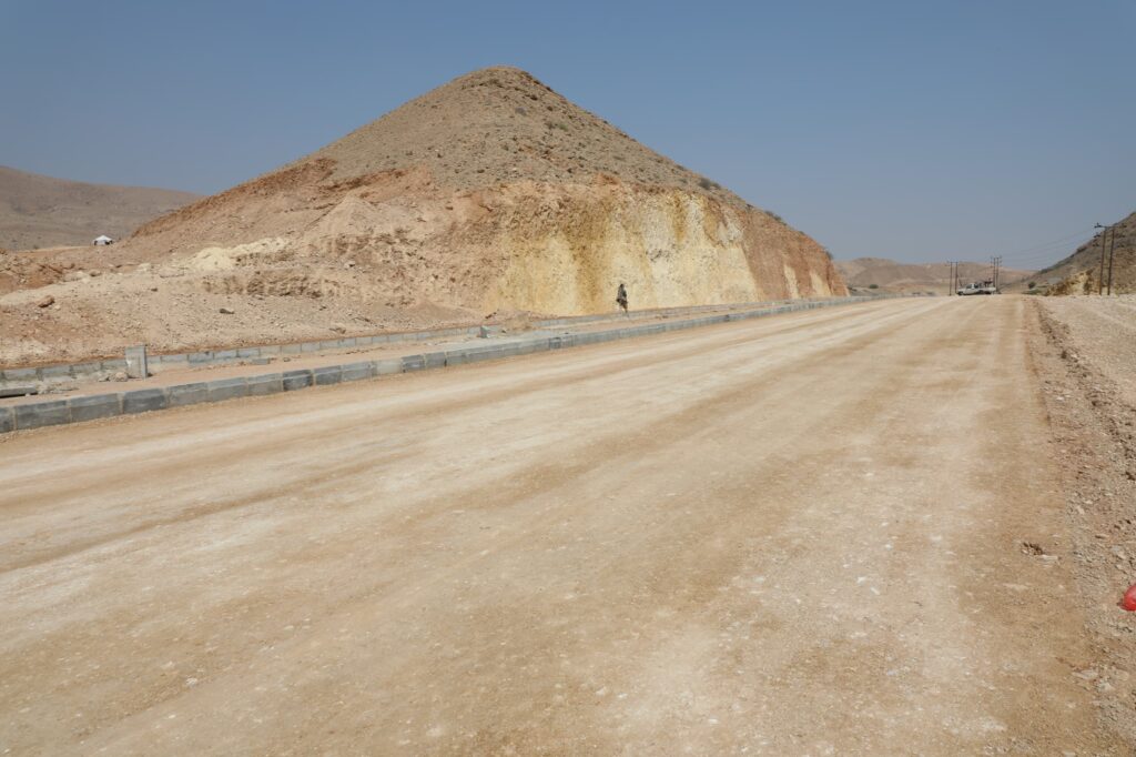 محافظ حضرموت يتفقد أعمال الانجاز بمشروع طريق "ملعب بارادم - الغليلة - إمبيخة" محافظ حضرموت يتفقد أعمال الانجاز بمشروع طريق "ملعب بارادم - الغليلة - إمبيخة"