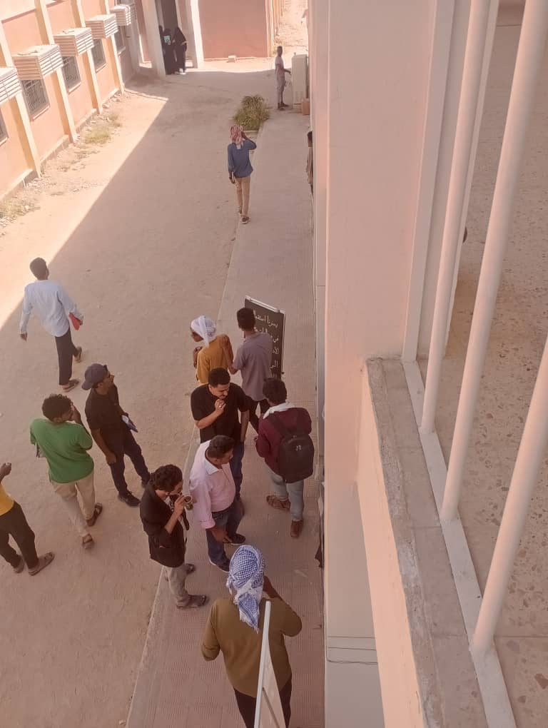 مشروع كوفي شوب بدون بائع في كلية الاداب واللغات بجامعة سيئون. "صور" مشروع كوفي شوب بدون بائع في كلية الاداب واللغات بجامعة سيئون. "صور"