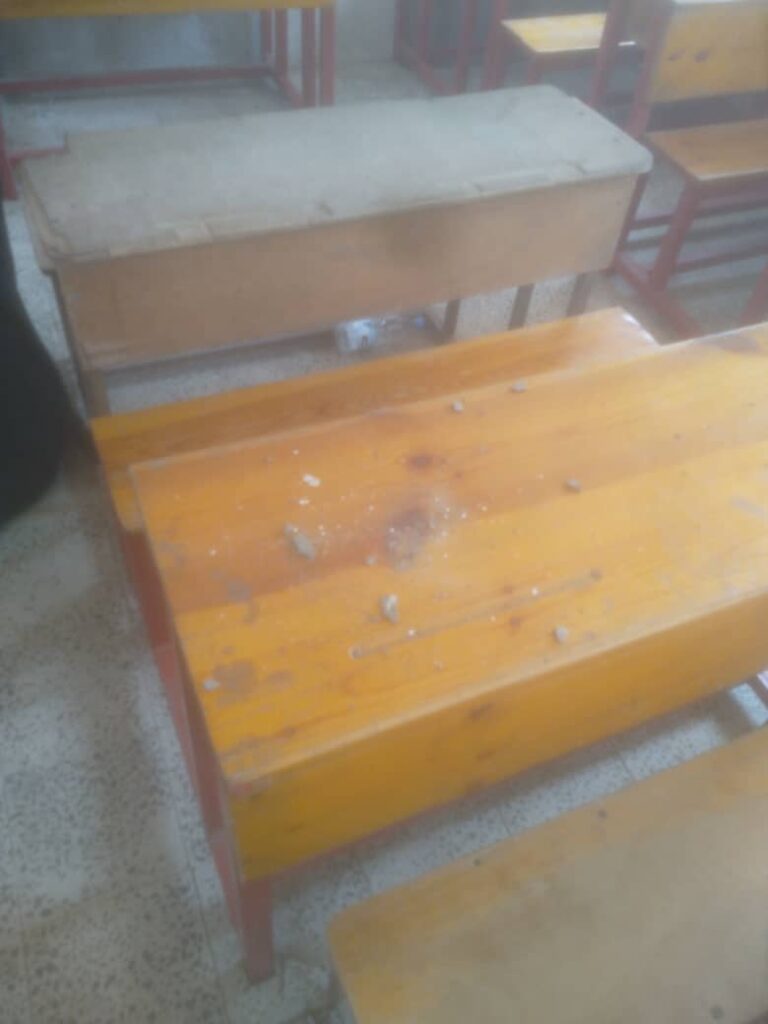 في مديرية المضاربة أنهيار سقف مدرسةالصدف يهدد حياة الطلاب والأهالي تناشد "صور" في مديرية المضاربة أنهيار سقف مدرسةالصدف يهدد حياة الطلاب والأهالي تناشد "صور"