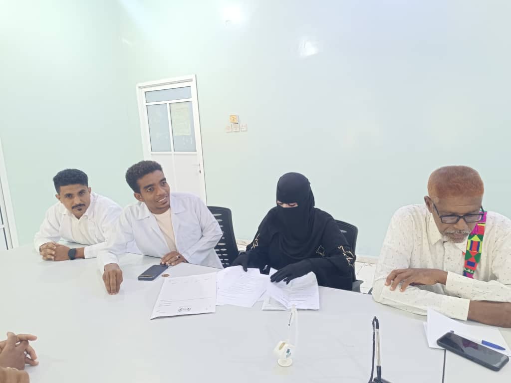 الوكيل باصريح يرأس إجتماعًا للوقوف أمام اضراب المتعاقدين بهيئة مستشفى ابن سيناء العام بالمكلا الوكيل باصريح يرأس إجتماعًا للوقوف أمام اضراب المتعاقدين بهيئة مستشفى ابن سيناء العام بالمكلا