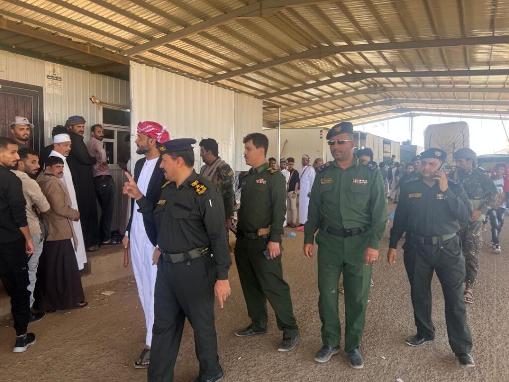 إعلان رفع رسوم الجوازات عن المسافرين في منفذ الوديعة البري تخفيفاً عن المواطنين إعلان رفع رسوم الجوازات عن المسافرين في منفذ الوديعة البري تخفيفاً عن المواطنين