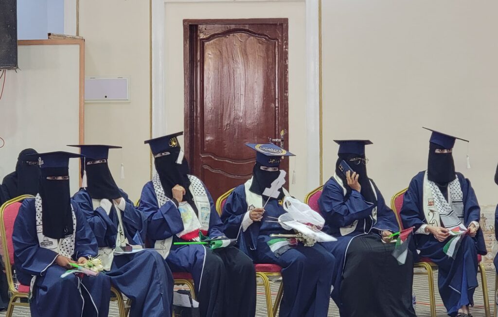 مدير عام شبام يشهد حفل تخرج الدفعة الثانية تخصص تاريخ بجامعة سيئون مدير عام شبام يشهد حفل تخرج الدفعة الثانية تخصص تاريخ بجامعة سيئون