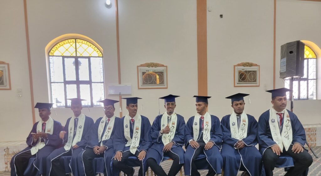 مدير عام شبام يشهد حفل تخرج الدفعة الثانية تخصص تاريخ بجامعة سيئون مدير عام شبام يشهد حفل تخرج الدفعة الثانية تخصص تاريخ بجامعة سيئون