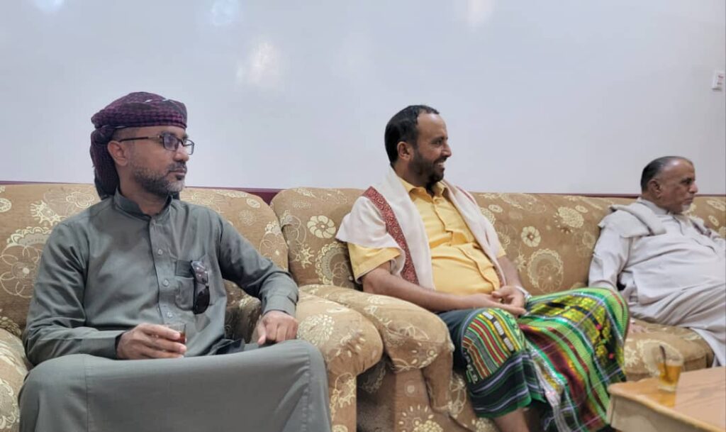 مدير عام شبام يستقبل الشيخ مرسَل الجابري مقدّم طائلة آل جابر ويشيد بإسهاماته الإجتماعية مدير عام شبام يستقبل الشيخ مرسَل الجابري مقدّم طائلة آل جابر ويشيد بإسهاماته الإجتماعية