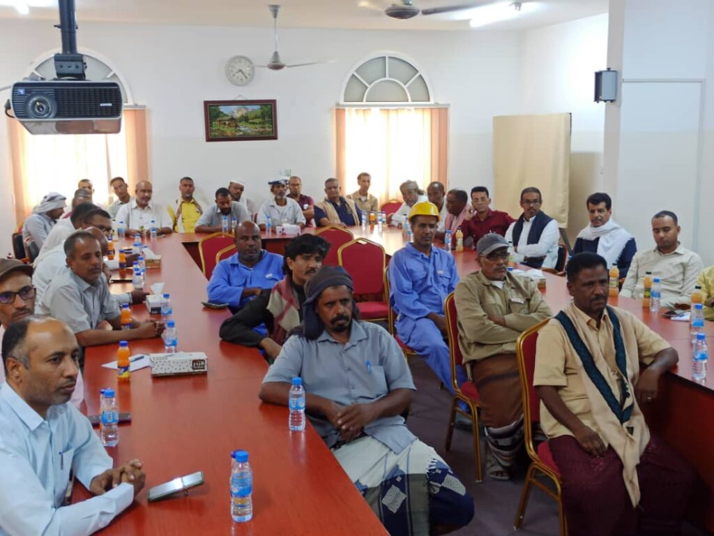 تدشين الدورات التدريبية لعمال وموظفي المؤسسة المحلية للمياه والصرف الصحي بوادي حضرموت تدشين الدورات التدريبية لعمال وموظفي المؤسسة المحلية للمياه والصرف الصحي بوادي حضرموت