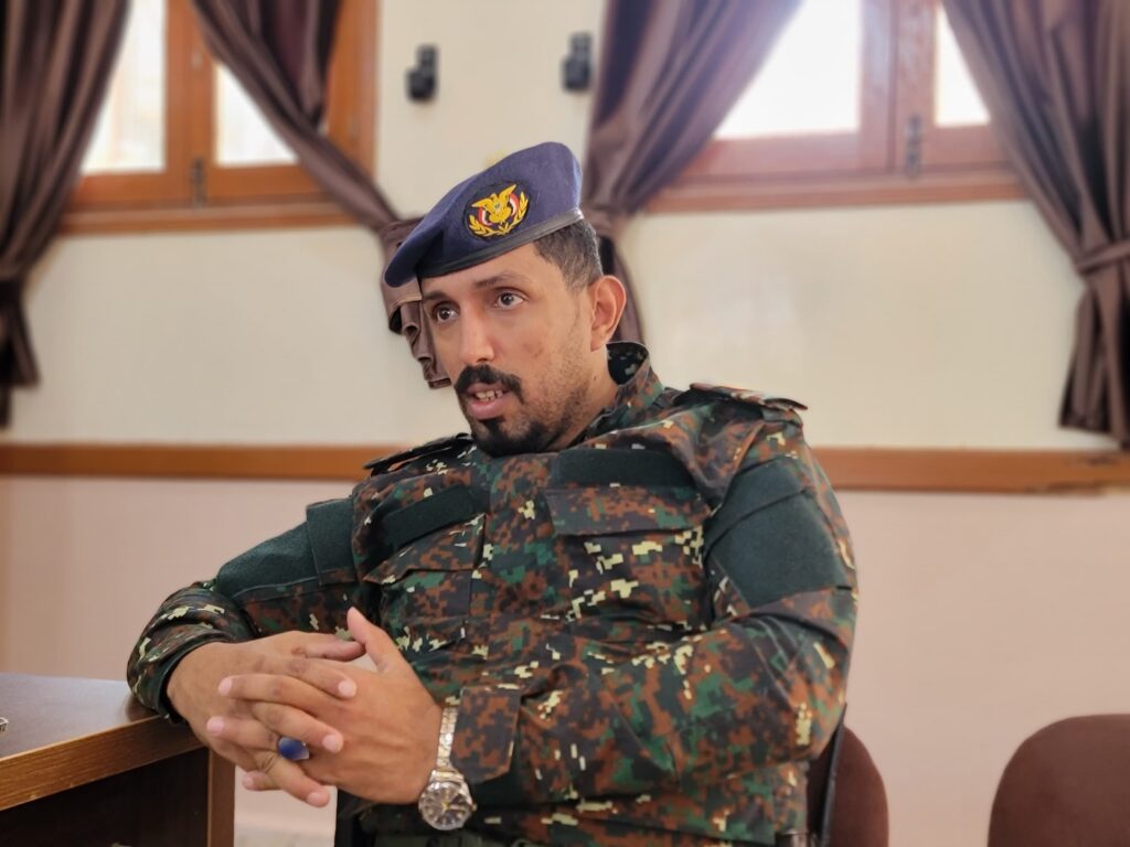 مدير عام شبام يتفقد إدارة الأمن والشرطة بالمديرية ويؤكد وقوف الدولة بكافة أجهزتها ضد الاعمال الخارجة على القانون "شاهد الصور" مدير عام شبام يتفقد إدارة الأمن والشرطة بالمديرية ويؤكد وقوف الدولة بكافة أجهزتها ضد الاعمال الخارجة على القانون "شاهد الصور"