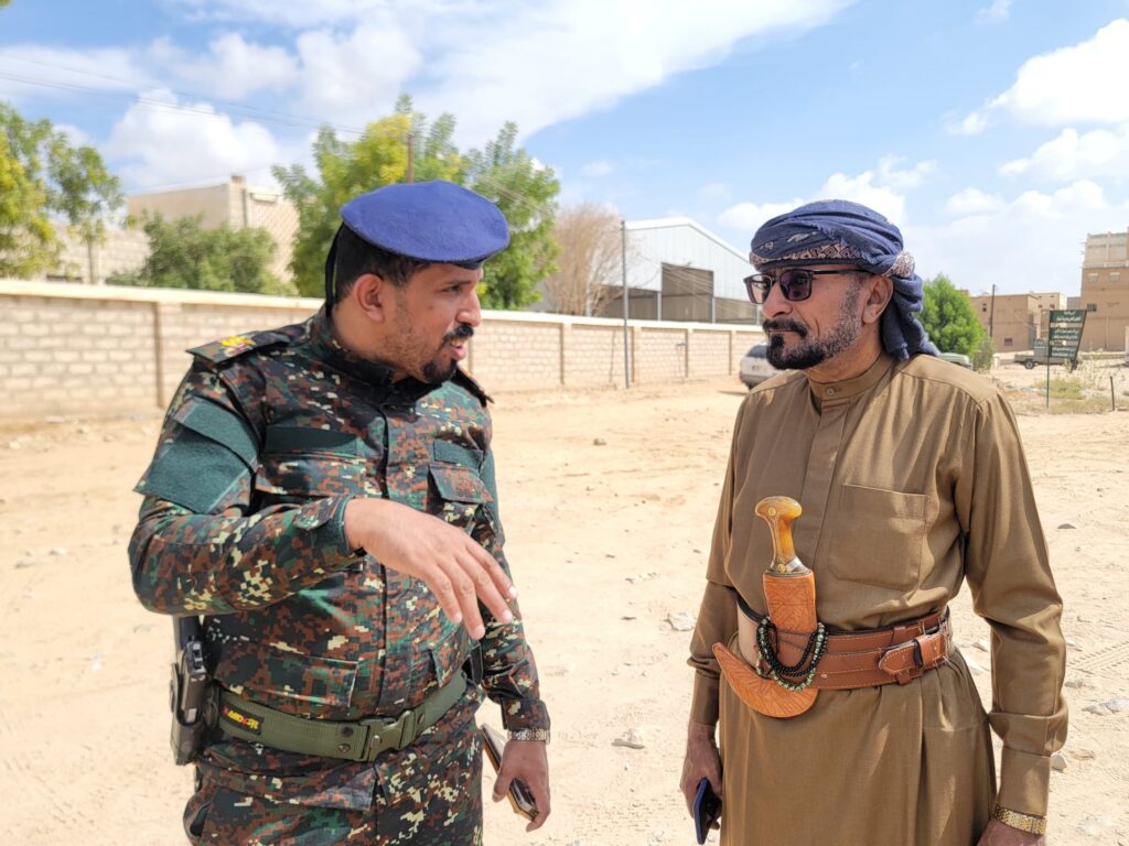 مدير عام شبام يتفقد إدارة الأمن والشرطة بالمديرية ويؤكد وقوف الدولة بكافة أجهزتها ضد الاعمال الخارجة على القانون "شاهد الصور" مدير عام شبام يتفقد إدارة الأمن والشرطة بالمديرية ويؤكد وقوف الدولة بكافة أجهزتها ضد الاعمال الخارجة على القانون "شاهد الصور"