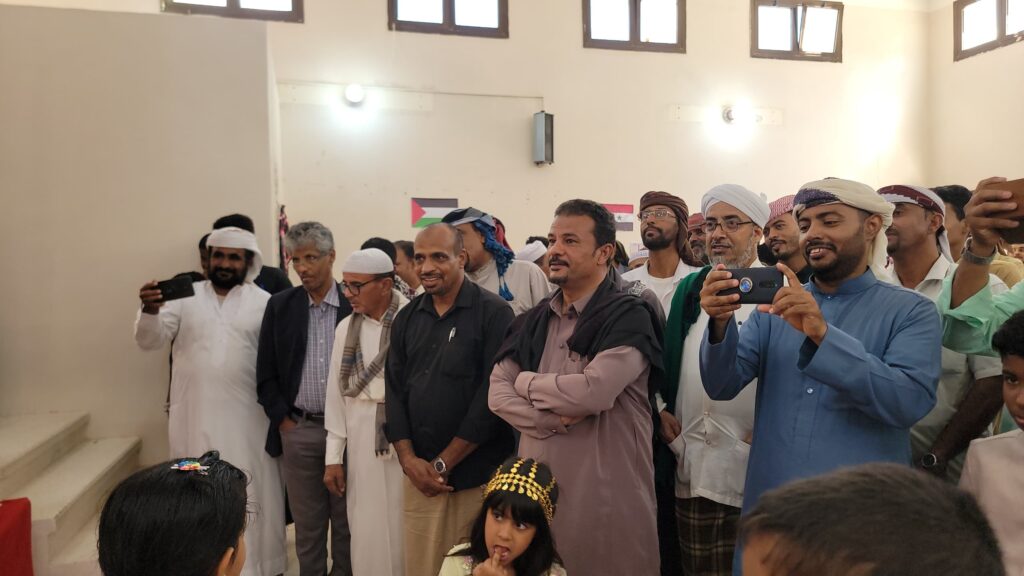 الأمين العام للمجلس المحلي بشبام يدشن المعرض الإبداعي السنوي لروضة الطفل بالحوطة الأمين العام للمجلس المحلي بشبام يدشن المعرض الإبداعي السنوي لروضة الطفل بالحوطة