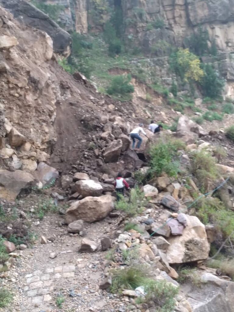 عزل غرب نفق المقاطرة في لحج محاصرة بسبب الأمطار الغزيرة عزل غرب نفق المقاطرة في لحج محاصرة بسبب الأمطار الغزيرة