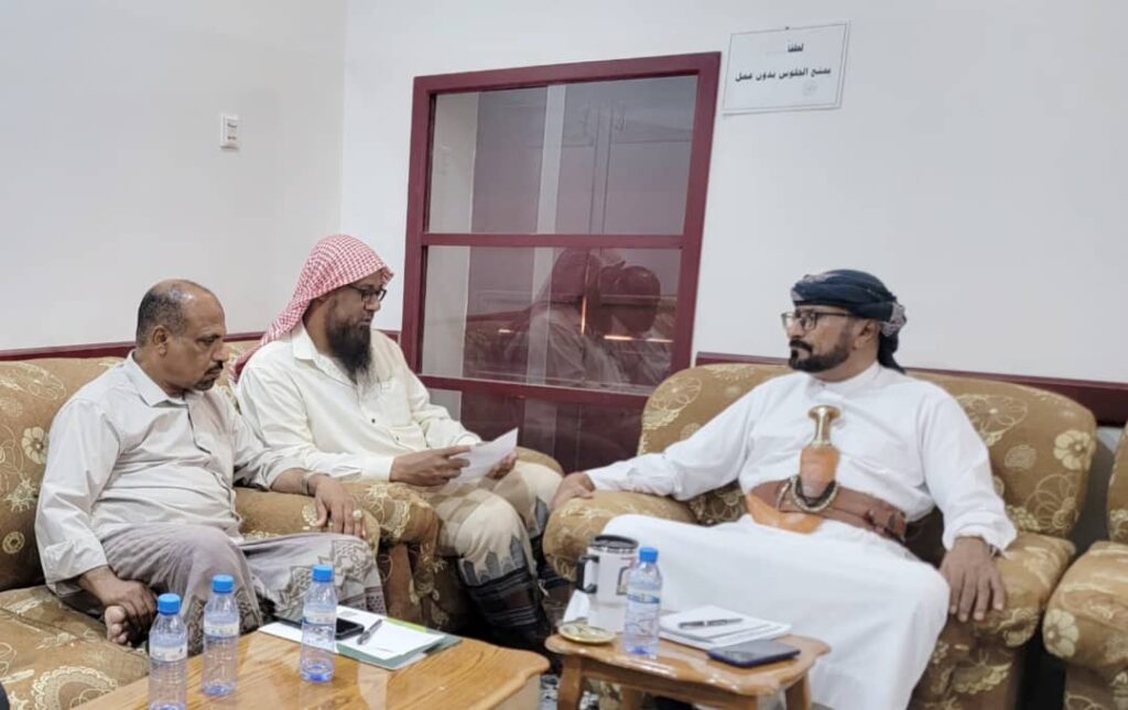 مدير عام شبام يلتقي لجنة المساقي الأهلية بمنطقة موشح مدير عام شبام يلتقي لجنة المساقي الأهلية بمنطقة موشح