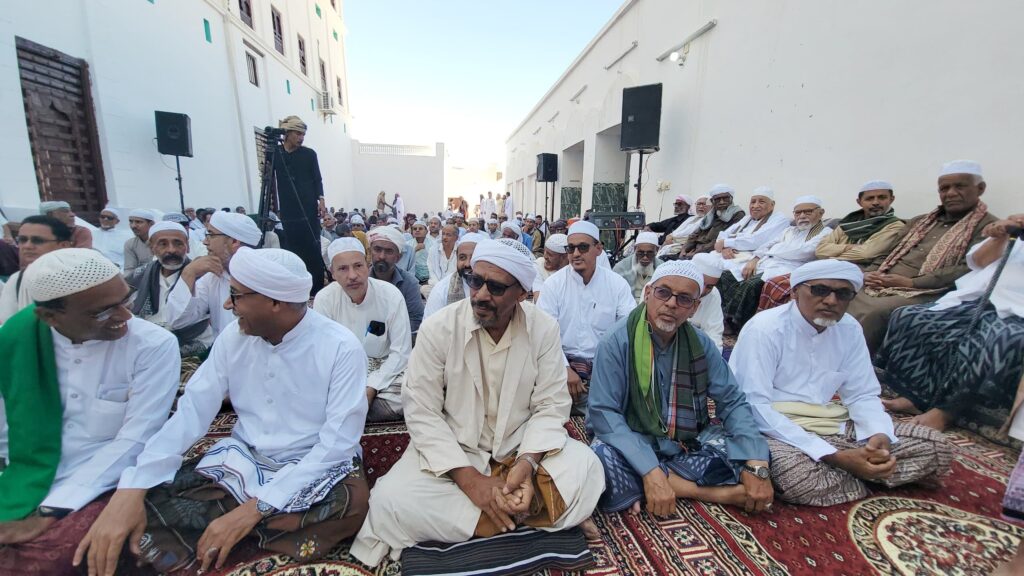 مدير عام شبام يشهد حفل اختتام اسبوع فعاليات نصرة الحبيب المصطفى الـ17 بحوطة أحمد بن زين مدير عام شبام يشهد حفل اختتام اسبوع فعاليات نصرة الحبيب المصطفى الـ17 بحوطة أحمد بن زين